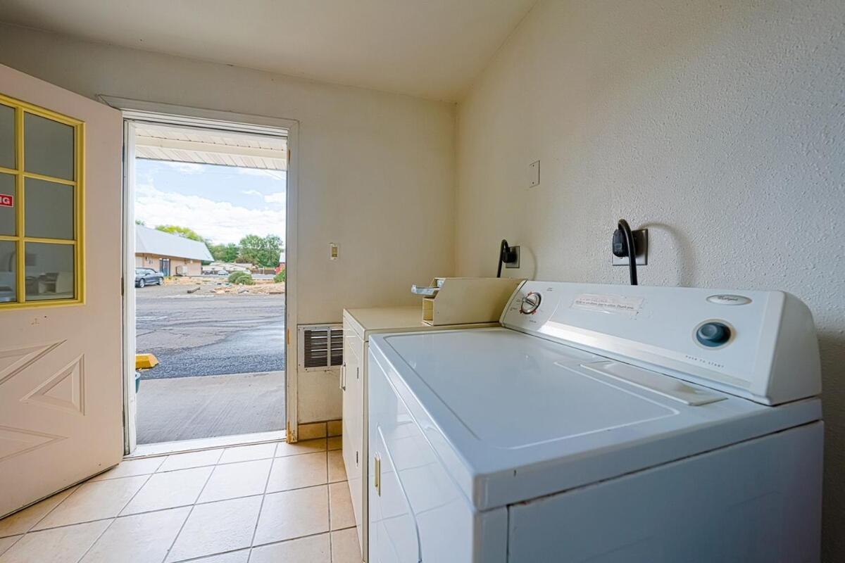 Budget 8 Motel Джон-Дэй Экстерьер фото